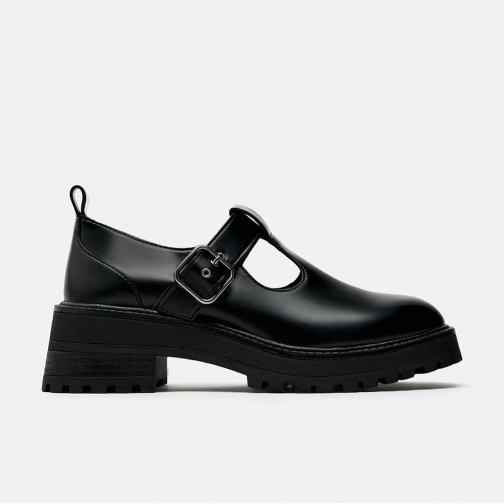 Chunky T-strap shoes loafers - size 9